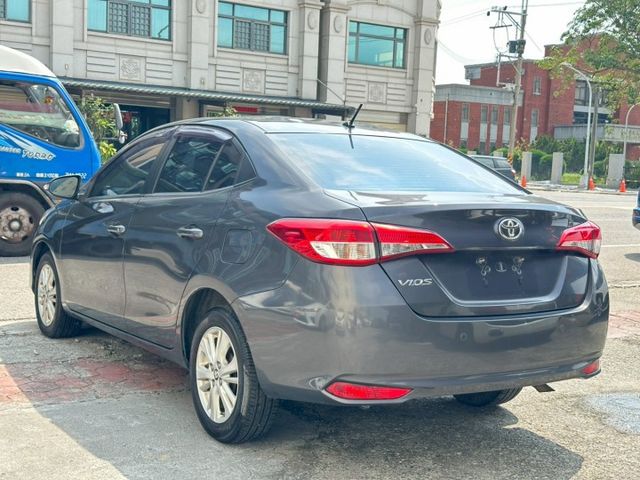 2020 Toyota Vios 1.5經典  LED日行燈  循跡防滑  頭燈水平調整 光感應自動頭燈  第2張相片