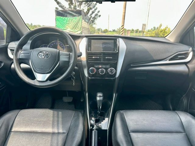 2020 Toyota Vios 1.5經典  LED日行燈  循跡防滑  頭燈水平調整 光感應自動頭燈  第7張相片