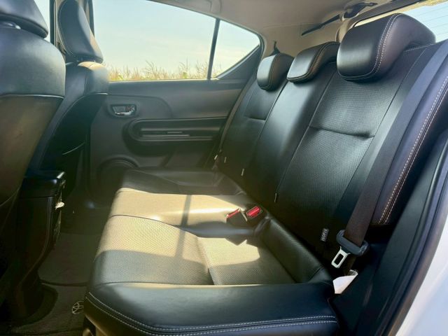 2020 Toyota Prius c 1.5 油電 免鑰匙啟動 恆溫空調 定速巡航 循跡防滑 方向盤快控鍵  第12張相片