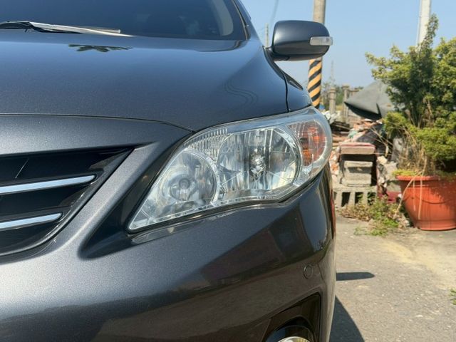 2013 Toyota Corolla Altis 1.8 E經典版 方向盤快控鍵 定速巡航 恆溫空調 電動天窗  第3張相片