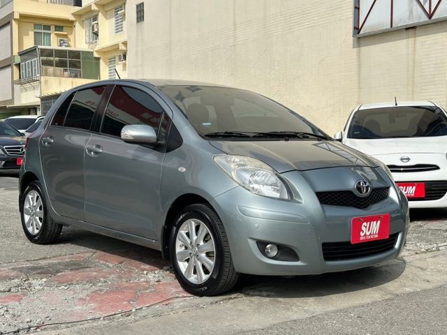 2011 Toyota Yaris 1.5 G 恆溫空調  電動摺疊後視鏡 方向盤快控鍵 CD音響主機  第1張相片