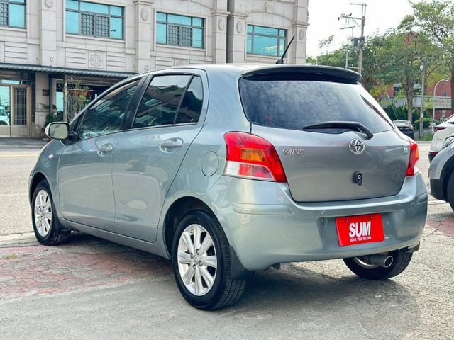 2011 Toyota Yaris 1.5 G 恆溫空調  電動摺疊後視鏡 方向盤快控鍵 CD音響主機  第2張相片