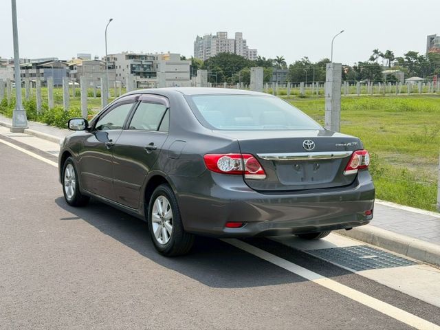 2011 Toyota Corolla Altis 1.8 恆溫空調 定速巡航 電動摺疊後視鏡  第2張相片