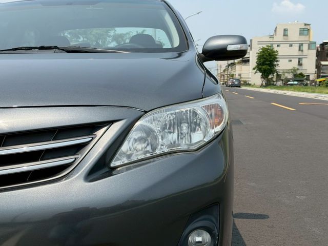 2011 Toyota Corolla Altis 1.8 恆溫空調 定速巡航 電動摺疊後視鏡  第3張相片