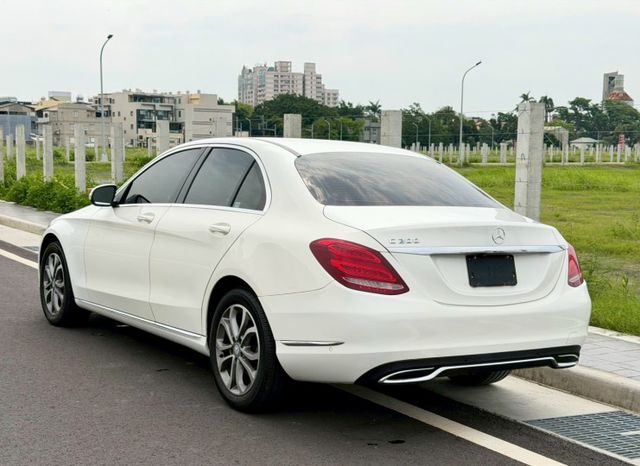 2015 M-Benz C-Class Sedan C200  免鑰匙啟動 方向盤快控鍵 定速巡航 恆溫空調  第2張相片