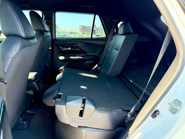 2024 Toyota Yaris Cross 1.5酷動版 免KEY 方向盤快控鍵 恆溫空調 循跡防滑 胎壓監控  第12張相片