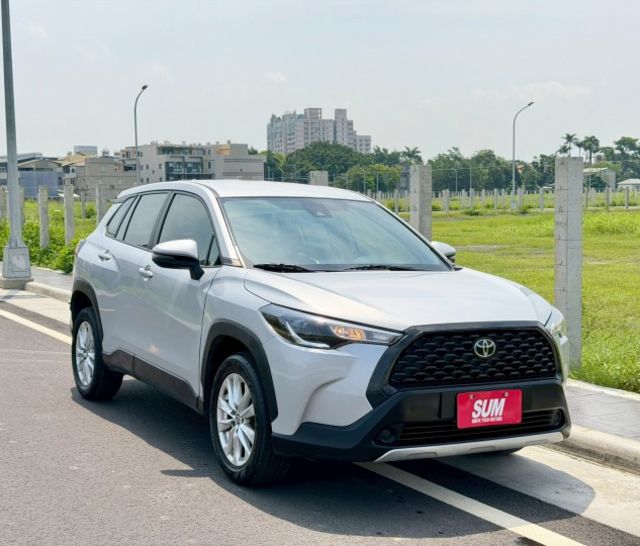 2022 Toyota Corolla Cross 1.8豪華 免鑰匙 恆溫空調 定速巡航 方向盤快控鍵 車道偏離警示  第1張相片