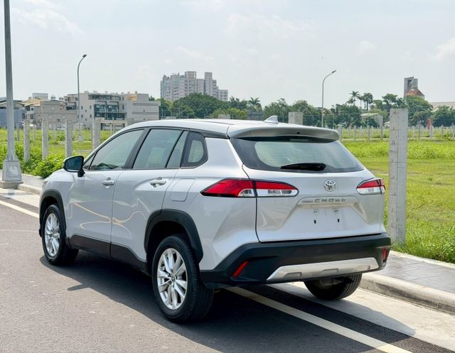 2022 Toyota Corolla Cross 1.8豪華 免鑰匙 恆溫空調 定速巡航 方向盤快控鍵 車道偏離警示  第2張相片