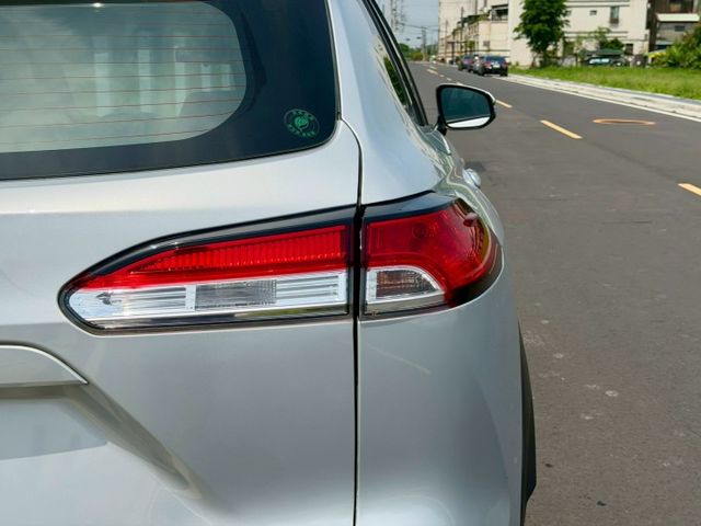 2022 Toyota Corolla Cross 1.8豪華 免鑰匙 恆溫空調 定速巡航 方向盤快控鍵 車道偏離警示  第4張相片
