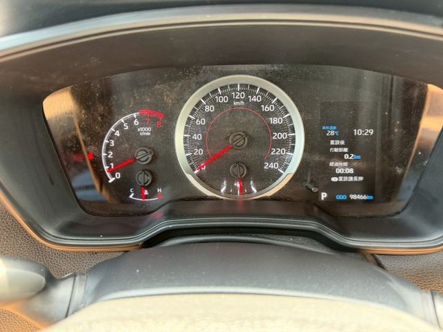 2022 Toyota Corolla Cross 1.8豪華 免鑰匙 恆溫空調 定速巡航 方向盤快控鍵 車道偏離警示  第6張相片