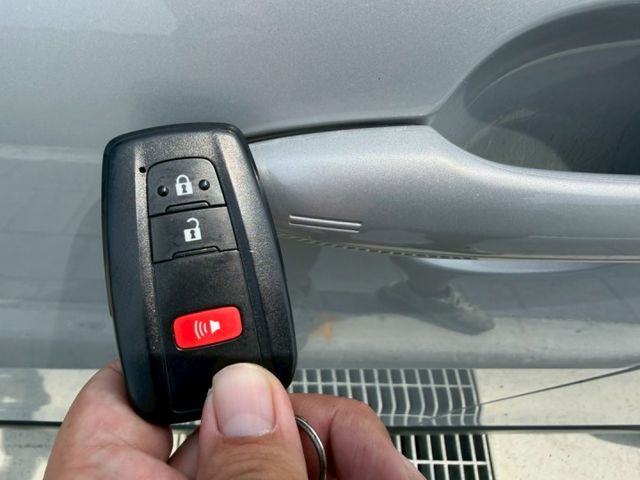 2022 Toyota Corolla Cross 1.8豪華 免鑰匙 恆溫空調 定速巡航 方向盤快控鍵 車道偏離警示  第8張相片