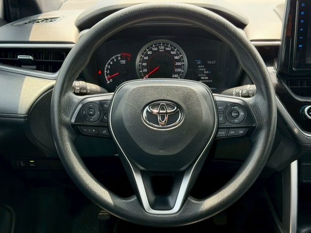 2022 Toyota Corolla Cross 1.8豪華 免鑰匙 恆溫空調 定速巡航 方向盤快控鍵 車道偏離警示  第9張相片