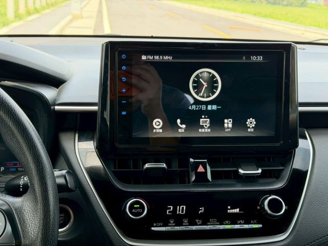 2022 Toyota Corolla Cross 1.8豪華 免鑰匙 恆溫空調 定速巡航 方向盤快控鍵 車道偏離警示  第10張相片