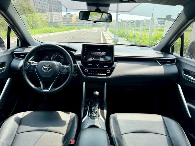 2022 Toyota Corolla Cross 1.8豪華 免鑰匙 恆溫空調 定速巡航 方向盤快控鍵 車道偏離警示  第12張相片