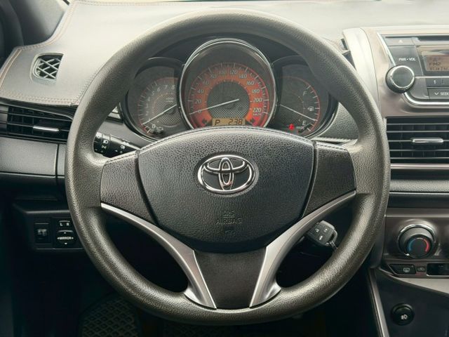 2015 Toyota Yaris 1.5 經典  省油 耐開 好停車 代步車 通勤車  新手 首選之一  第7張相片