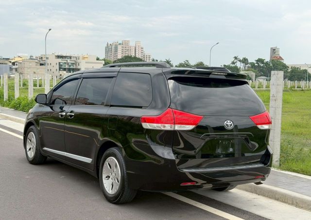 2012 Toyota SIENNA 3.5 八人座 雙側電動滑門 車頂行李架 定速巡航 多功能方向盤  第2張相片