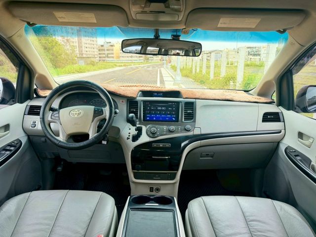 2012 Toyota SIENNA 3.5 八人座 雙側電動滑門 車頂行李架 定速巡航 多功能方向盤  第10張相片