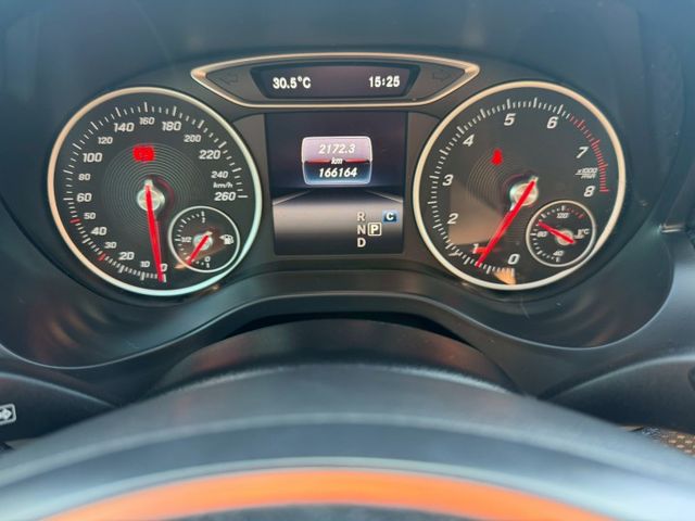 2017 M-Benz A-Class A180 方向盤快控鍵  恆溫空調  定速巡航  駕駛座位置記憶 電動座椅  第3張相片