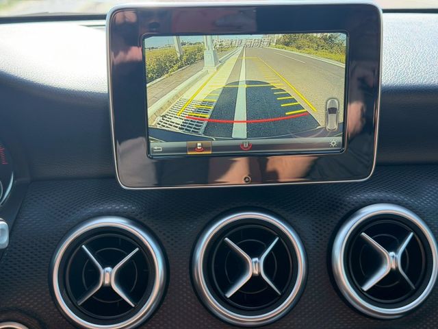 2017 M-Benz A-Class A180 方向盤快控鍵  恆溫空調  定速巡航  駕駛座位置記憶 電動座椅  第6張相片