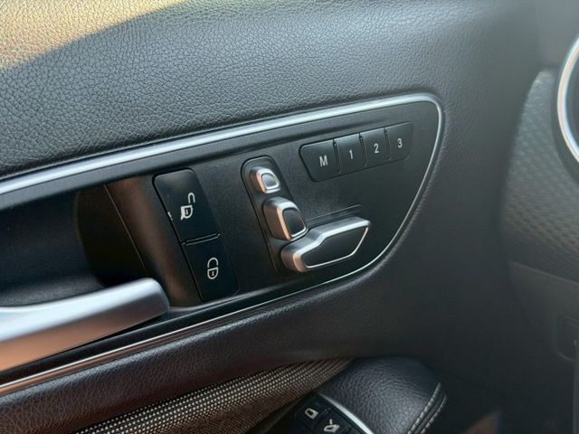 2017 M-Benz A-Class A180 方向盤快控鍵  恆溫空調  定速巡航  駕駛座位置記憶 電動座椅  第9張相片