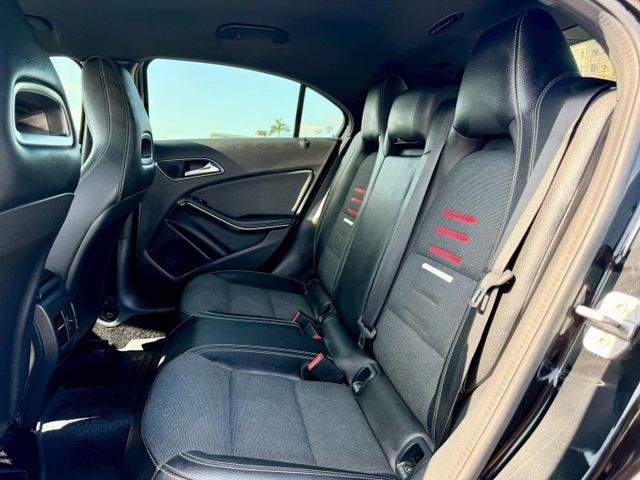 2017 M-Benz A-Class A180 方向盤快控鍵  恆溫空調  定速巡航  駕駛座位置記憶 電動座椅  第11張相片