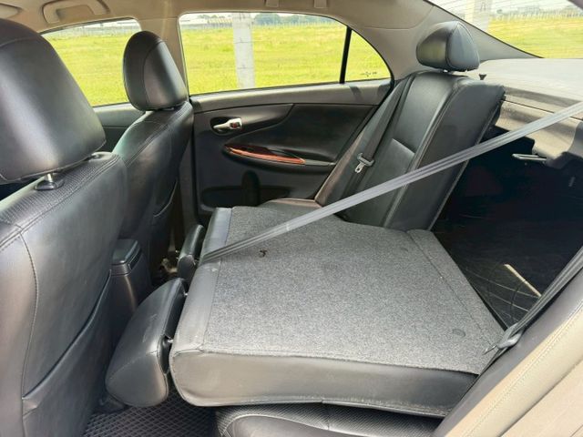 2012 Toyota Corolla Altis 1.8 E 恆溫空調  定速巡航  抬頭顯示器 影音多媒體  第10張相片
