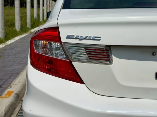2012 Honda Civic 1.8 VTi-S  方向盤快控鍵  恆溫空調  定速巡航  換檔撥片 電動天窗  第4張相片