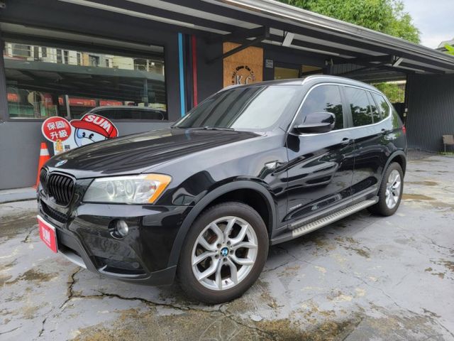 BMW F25 X3 28i 15萬多公里 方向盤快撥鍵、換檔撥片、恆溫、中控螢幕、全景天窗、電動尾門、車側踏板  第2張相片