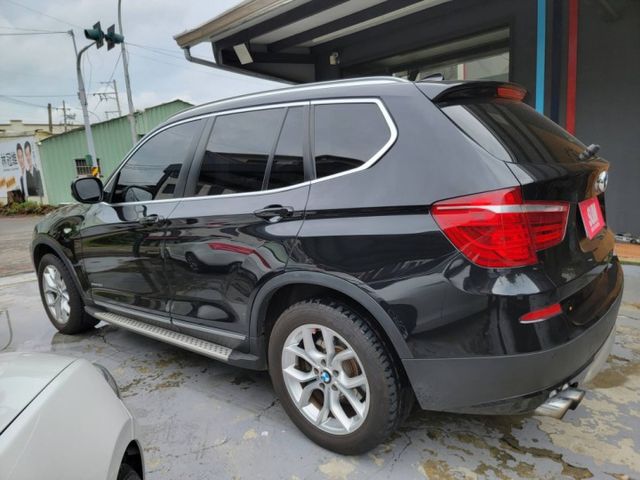 BMW F25 X3 28i 15萬多公里 方向盤快撥鍵、換檔撥片、恆溫、中控螢幕、全景天窗、電動尾門、車側踏板  第6張相片