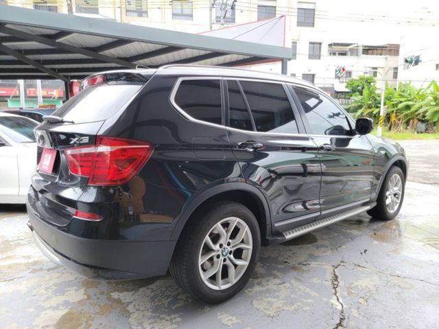 BMW F25 X3 28i 15萬多公里 方向盤快撥鍵、換檔撥片、恆溫、中控螢幕、全景天窗、電動尾門、車側踏板  第7張相片