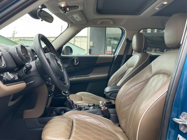 Apple car play，定速，影音主機（原廠升級高階EVO主機），自動停車，免鑰匙系統，HK音響，抬顯  第12張相片