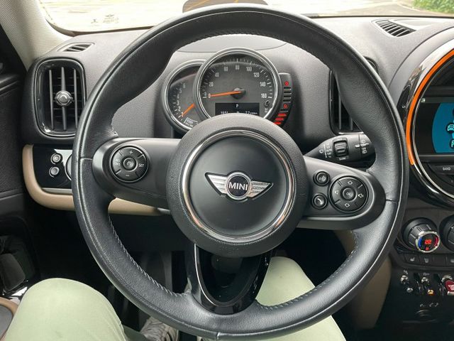 Apple car play，定速，影音主機（原廠升級高階EVO主機），自動停車，免鑰匙系統，HK音響，抬顯  第15張相片