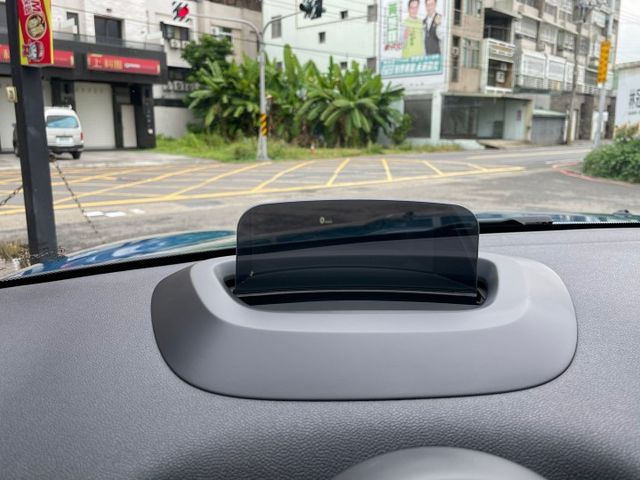 Apple car play，定速，影音主機（原廠升級高階EVO主機），自動停車，免鑰匙系統，HK音響，抬顯  第17張相片