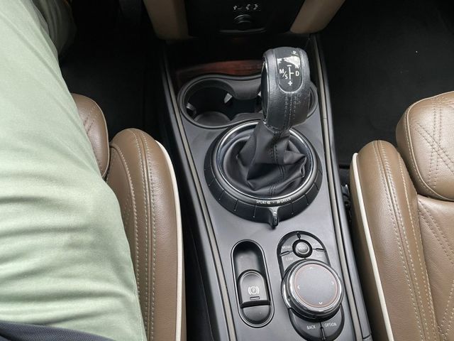 Apple car play，定速，影音主機（原廠升級高階EVO主機），自動停車，免鑰匙系統，HK音響，抬顯  第20張相片