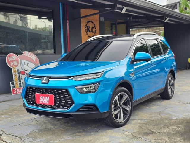 正七人座，免鑰匙系統，ACC跟車，環景系統，HUD抬頭顯示器，全景天窗，尾門坡道，車極新 價差大！  第1張相片