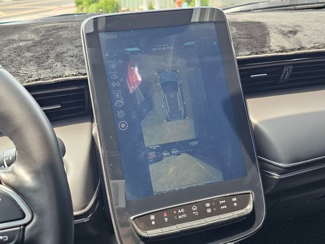 正七人座，免鑰匙系統，ACC跟車，環景系統，HUD抬頭顯示器，全景天窗，尾門坡道，車極新 價差大！  第14張相片