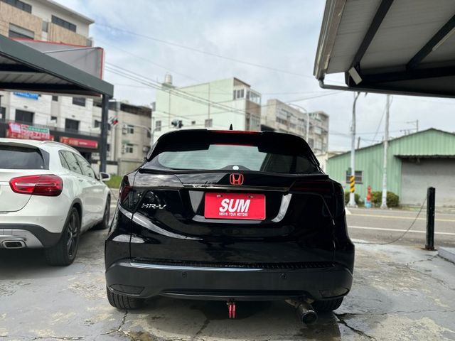 恆溫系統、跟車系統、LED頭燈、車頂行李架、多功能主機、衛星導航、重低音音響、盲點、後座出風口、免鑰匙啟動車門鎖、循跡防  第5張相片