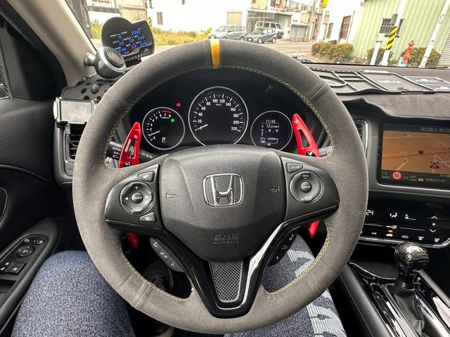 恆溫系統、跟車系統、LED頭燈、車頂行李架、多功能主機、衛星導航、重低音音響、盲點、後座出風口、免鑰匙啟動車門鎖、循跡防  第12張相片