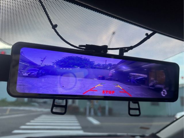 原版件、原廠Modulo空力套件、恆溫系統、LED頭燈、車頂行李架、定速、多功能主機、衛星導航、後座出風口、免鑰匙啟動車  第16張相片