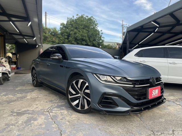 原版件、全原廠保養、原廠R-line 套件、IQ.DRIVE智能輔助駕駛套件（ACC)、H/K480W環繞音響、運動化黑  第3張相片