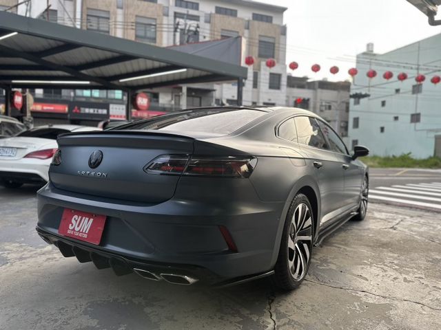 原版件、全原廠保養、原廠R-line 套件、IQ.DRIVE智能輔助駕駛套件（ACC)、H/K480W環繞音響、運動化黑  第6張相片