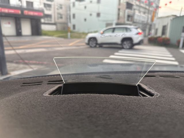 原版件、全原廠保養、原廠R-line 套件、IQ.DRIVE智能輔助駕駛套件（ACC)、H/K480W環繞音響、運動化黑  第14張相片