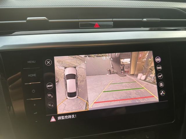 原版件、全原廠保養、原廠R-line 套件、IQ.DRIVE智能輔助駕駛套件（ACC)、H/K480W環繞音響、運動化黑  第16張相片