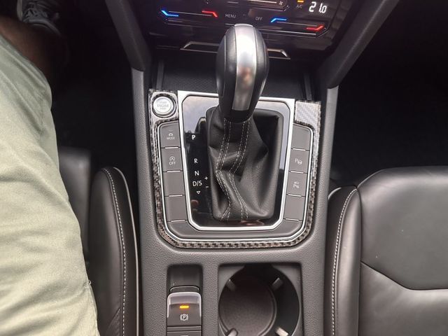 原版件、全原廠保養、原廠R-line 套件、IQ.DRIVE智能輔助駕駛套件（ACC)、H/K480W環繞音響、運動化黑  第18張相片