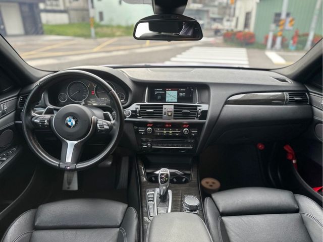 原廠M40i套件、360P、5AT輔助駕駛套件（ACC)、H/K環繞音響、運動化黑頂棚、環景系統、Car Play  第10張相片