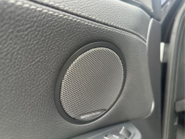 原廠M40i套件、360P、5AT輔助駕駛套件（ACC)、H/K環繞音響、運動化黑頂棚、環景系統、Car Play  第18張相片