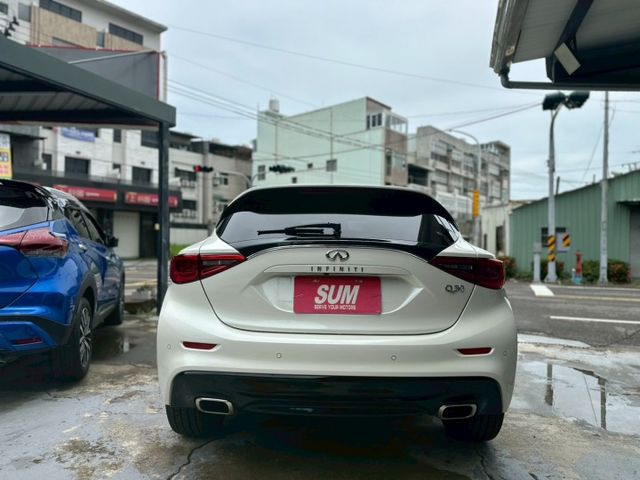 LED頭燈、雙邊電動記憶座椅、加熱椅、免鑰匙（摸門）系統、方向盤快控鍵、換檔撥片、定速、雙區恆溫、斜坡起步輔、主動安全預  第5張相片
