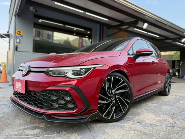 HUD抬頭顯示器 HK音響 LED頭燈 空力套件 全景天窗 方向盤快控鍵 換檔撥片 恆溫空調 雙前座跑車座椅 雙前座冷熱  第1張相片