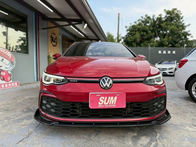 HUD抬頭顯示器 HK音響 LED頭燈 空力套件 全景天窗 方向盤快控鍵 換檔撥片 恆溫空調 雙前座跑車座椅 雙前座冷熱  第2張相片