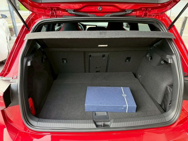 HUD抬頭顯示器 HK音響 LED頭燈 空力套件 全景天窗 方向盤快控鍵 換檔撥片 恆溫空調 雙前座跑車座椅 雙前座冷熱  第7張相片